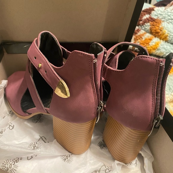 Burgundy fashion booties - Picture 2 of 5